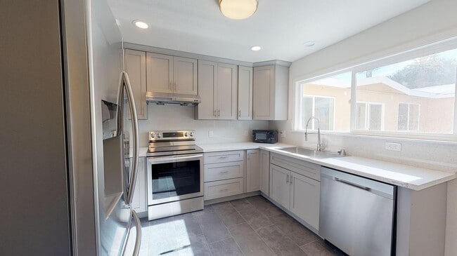 Building Photo - Room in 6 Bedroom Home at 2404 Gabriel Avenue