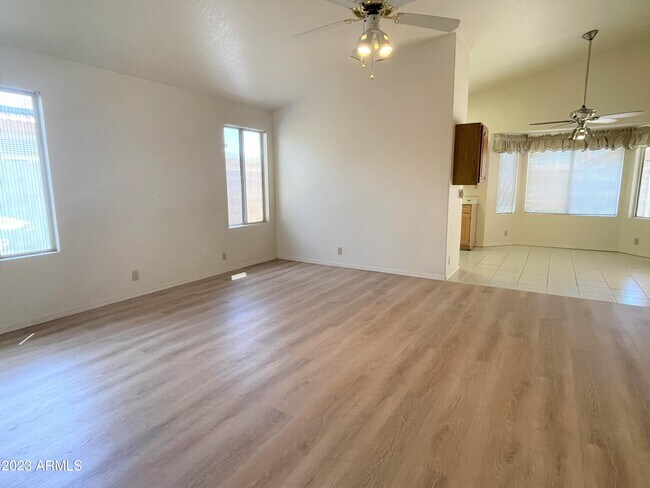 Foto del edificio - 10653 W Mohawk Ln