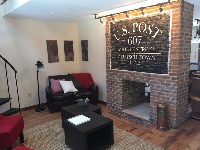 Building Photo - BEAUTIFUL, BRIGHT AND OPEN 1 BED, 1BATH  HOUSE IN HEART OF NOIRTHSIDE- AVAIL NOW!