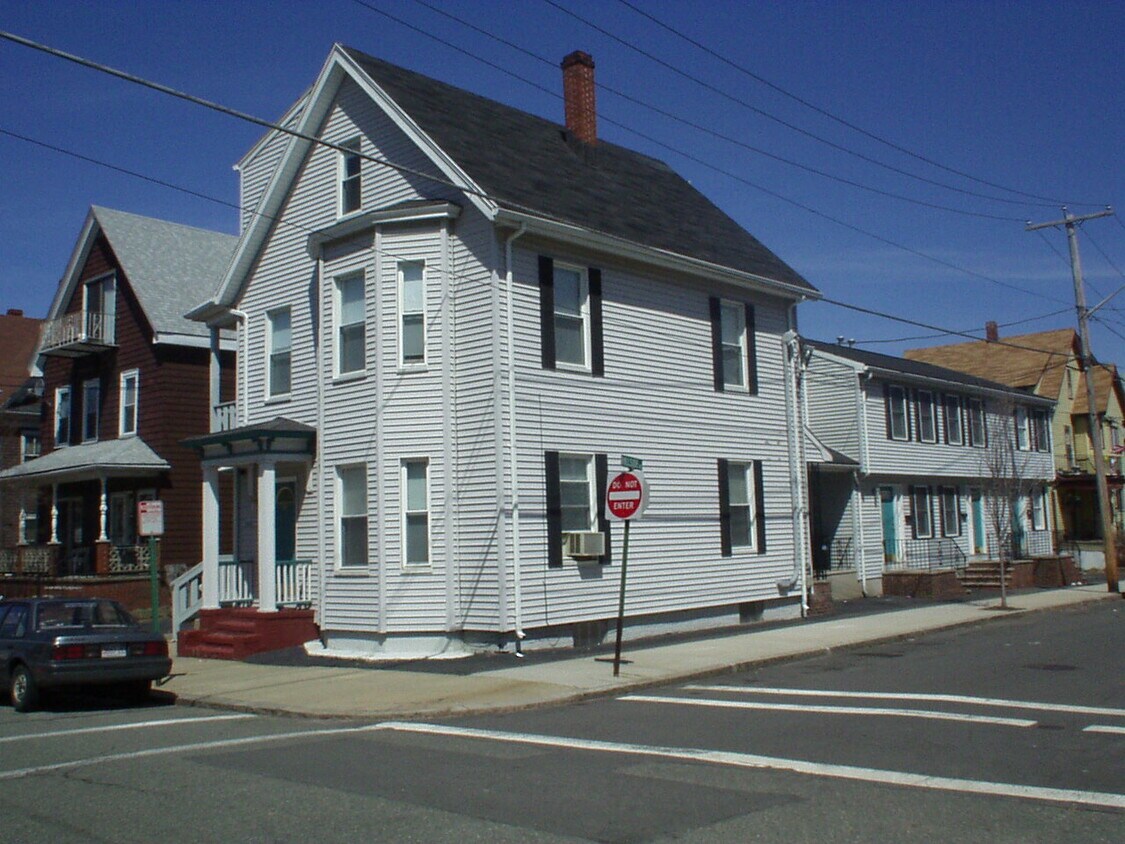 Primary Photo - 88 Chestnut St
