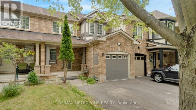 Building Photo - 2420 Baintree Crescent