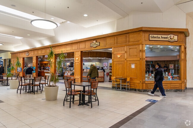 Gloria Jean's Cafe serves fresh coffee in Niles.