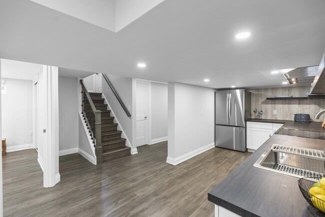 Building Photo - 37 Donn Ave