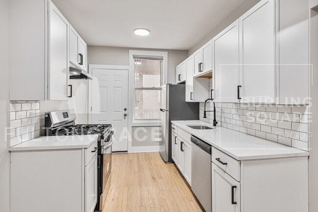 Foto del edificio - 7375 N Damen Ave