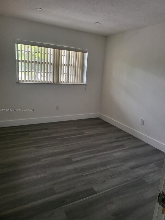 Foto del edificio - 722 SW 8th St