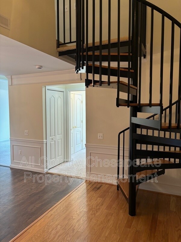 Foto del edificio - 402 Harrison Ct