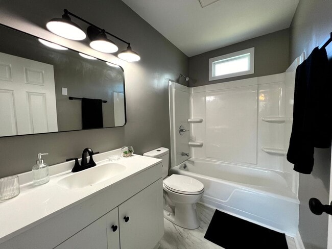 Foto del edificio - 130 Eastwood Ave