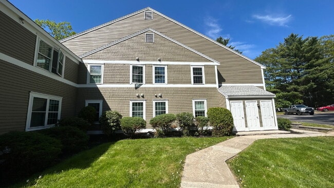 Building Photo - Fully Furnished 2BR/2BA Condo in Old Orcha...