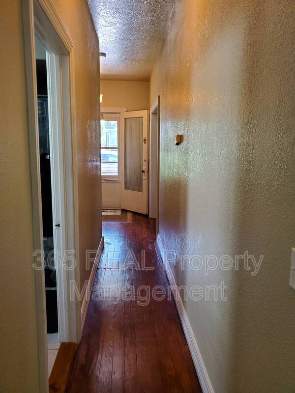 Building Photo - 1431 11 Street, Unit A