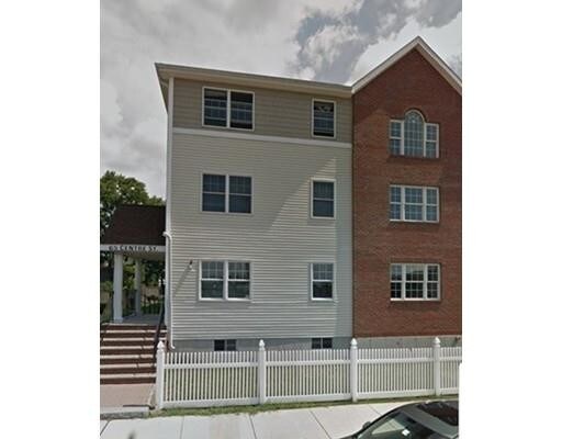 Building Photo - 65 Centre St