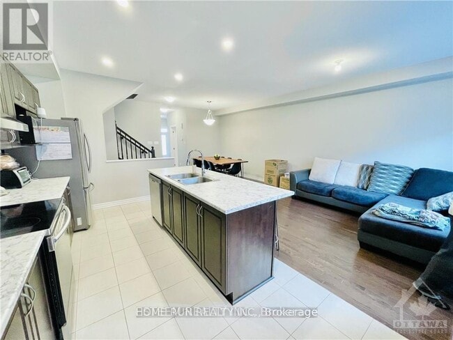 Building Photo - 864 Clarity Ave