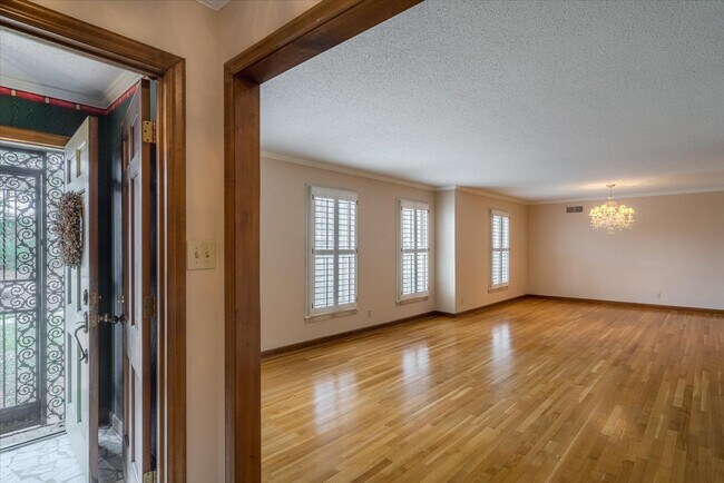 Building Photo - 356 Perkins Extd