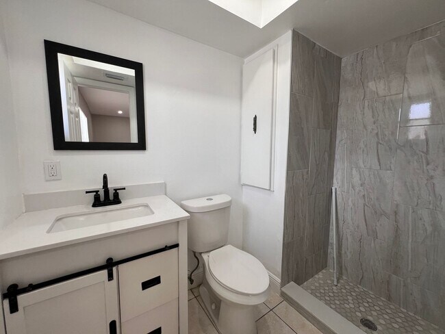 Foto del edificio - 3637 Country Club Blvd