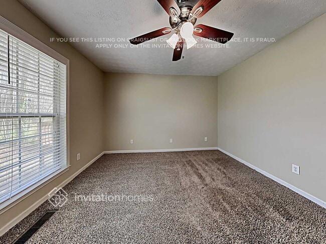 Foto del edificio - 3933 Edgebrook Dr