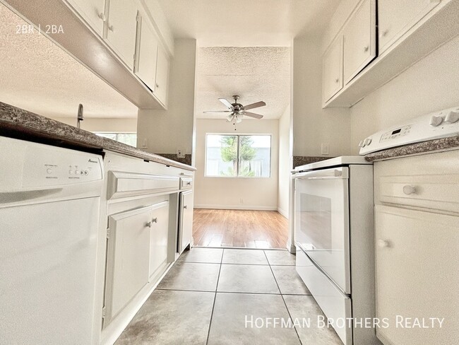 Building Photo - 10535 Lindley Ave