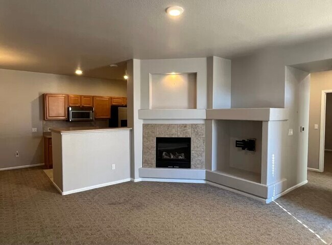 Building Photo - 494 Black Feather Loop