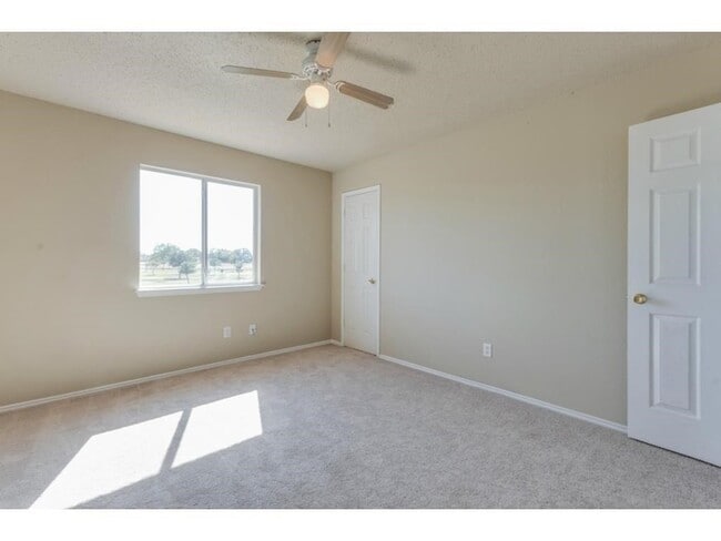 Building Photo - 617 Oxford Dr