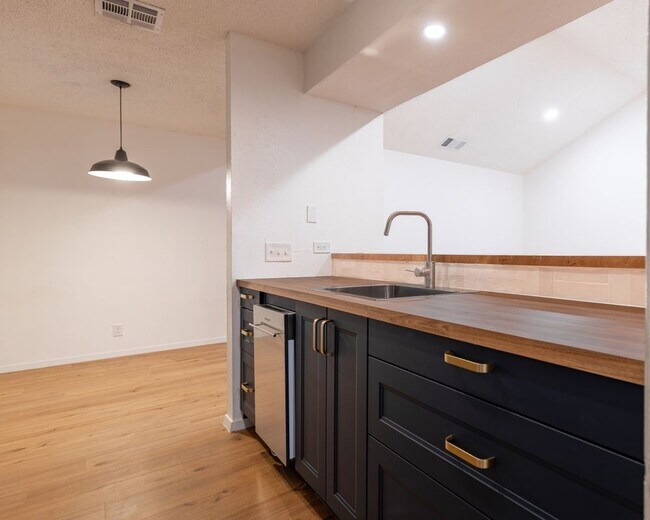 Foto del edificio - 100 Nicole Cove