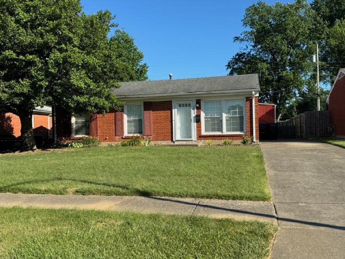 2511 Meadow Dr, Louisville, KY 40218 House Rental in Louisville, KY
