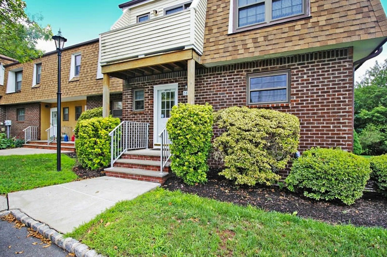 Primary Photo - 2812 Kent Pl