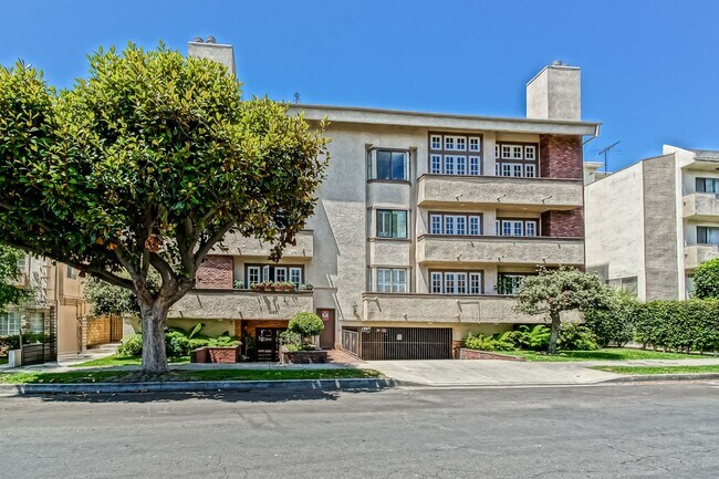 Foto del edificio - NICELY REMODELED, 2BR2.5BA, 1700 SQ FT CON...