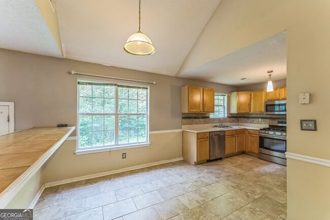 Building Photo - 2945 Highland Hill Pkwy
