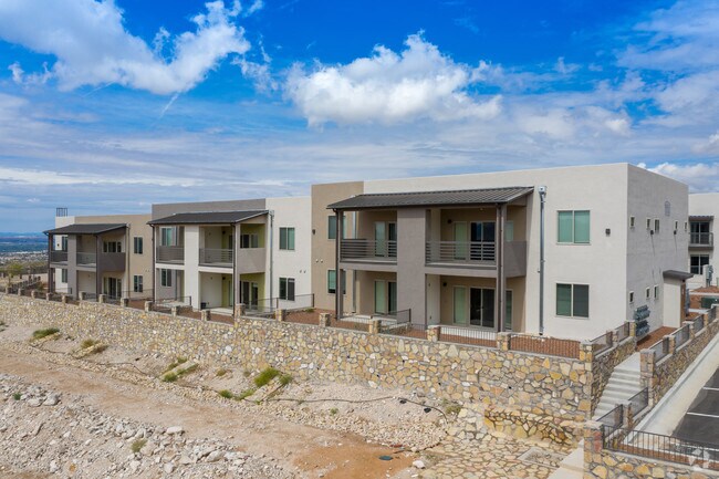 Foto del edificio - Sanctuary At Shasta- Luxury Apartments