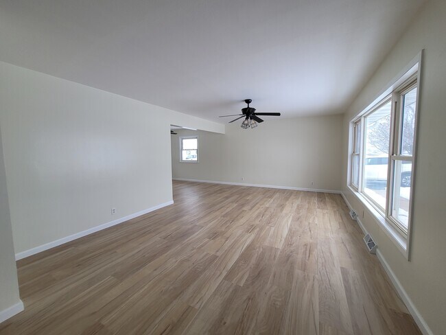 Foto del edificio - 4998 10th Ave