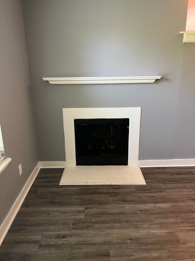 Building Photo - 421 Redding Rd