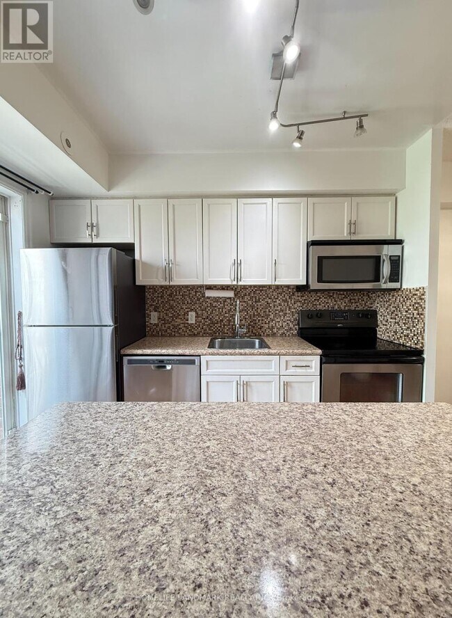 Photo du bâtiment - 3043-3043 Finch Ave W
