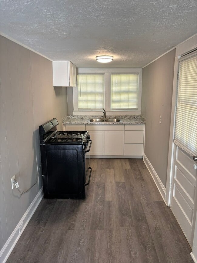 Building Photo - 3011 18th Ave