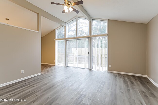 Building Photo - 4936 Perrine Dr