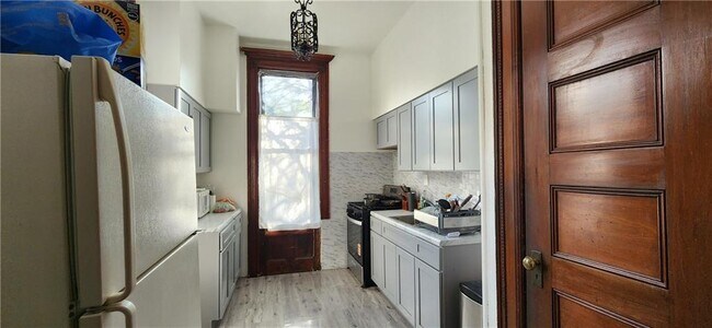 Foto del edificio - 1458 Dean St