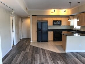 Building Photo - 1818 Moore Blvd