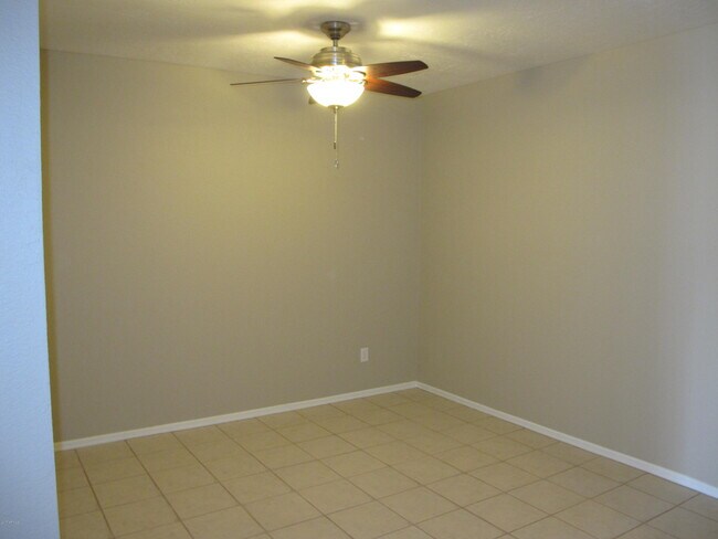 Foto del edificio - 3211 E Juniper Ave