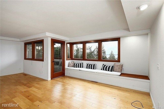 Building Photo - 3 br, 2.5 bath House - 213 Morey Avenue