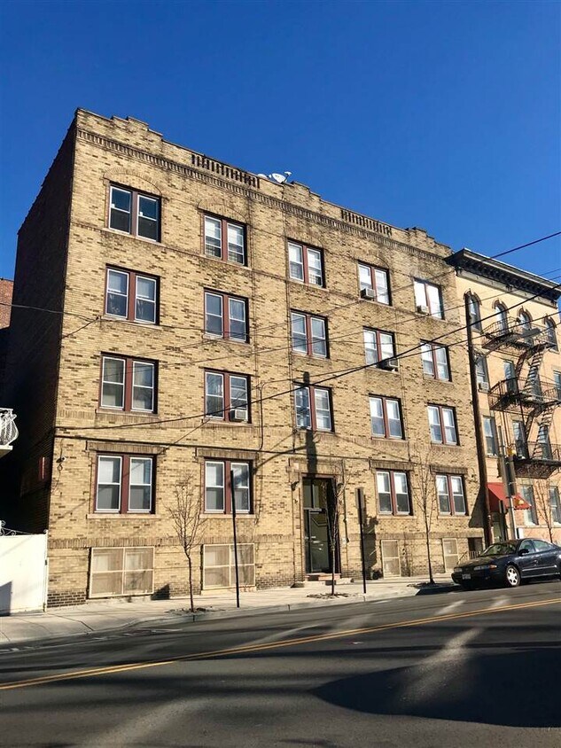 610614 21st St, Union City, NJ 07087 House for Rent in Union City