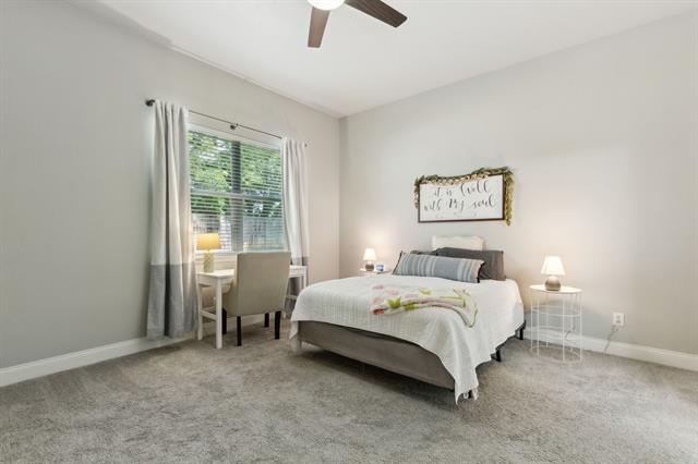 Foto del edificio - 3833 Denridge Ln