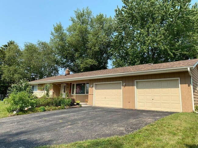 Building Photo - 3 Bedroom Single Family Home in McFarland,...