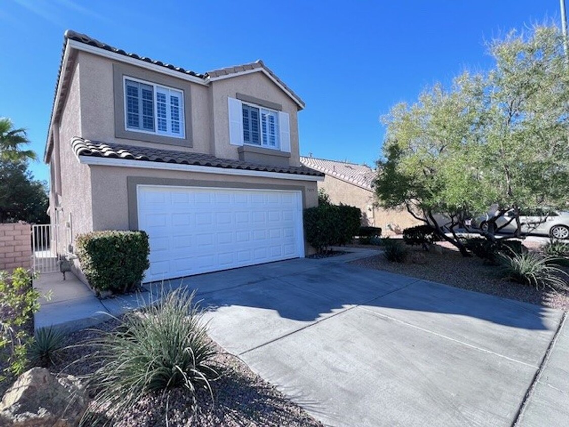 Primary Photo - 4 bedroom Southwest Valley Charmer! Easy d...