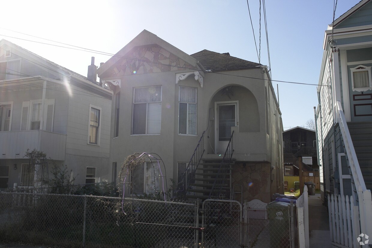 Building Photo - 538A-538B Palace Ct