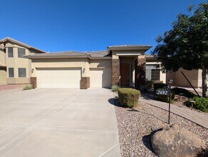 Building Photo - 2692 E Torrey Pines Ln