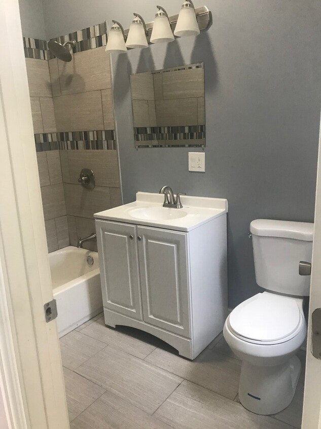 Foto principal - 4751 S Prairie Ave
