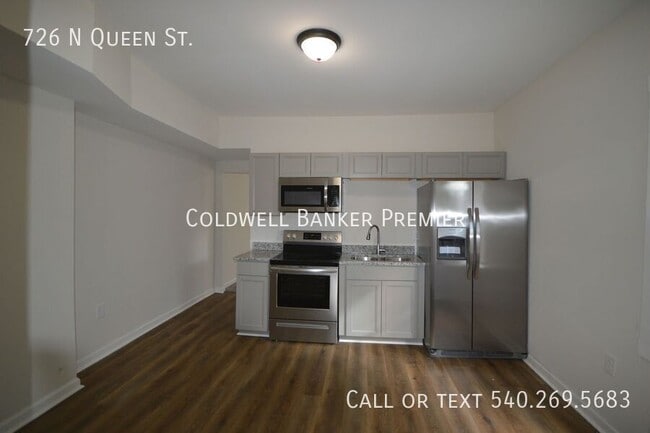 Building Photo - 726 N Queen St