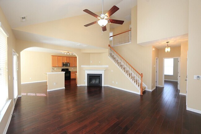 Foto del edificio - Beautifully Maintained End Unit Townhome i...