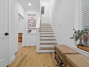 Building Photo - 3026 Live Oak St