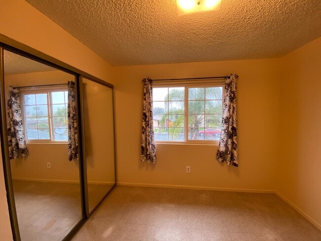 Foto del edificio - 15156 Elm Ct