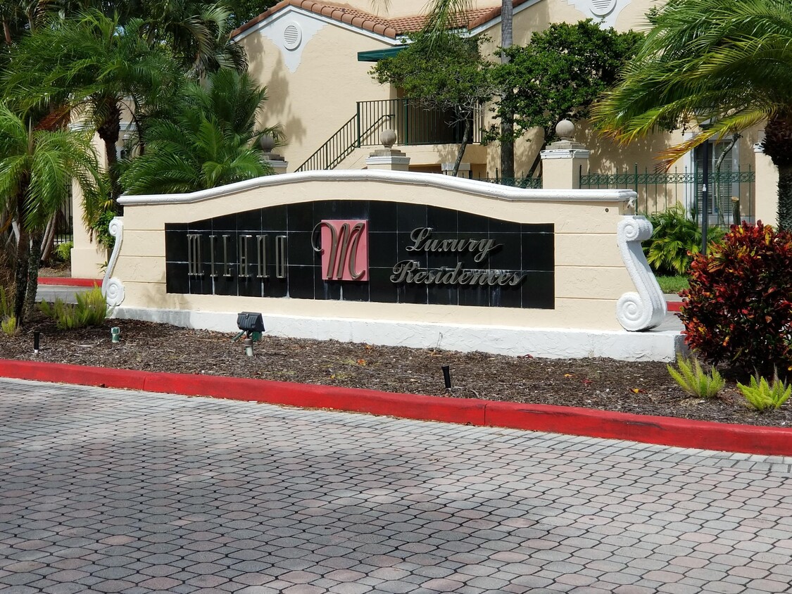 Foto principal - 1715 Village Blvd
