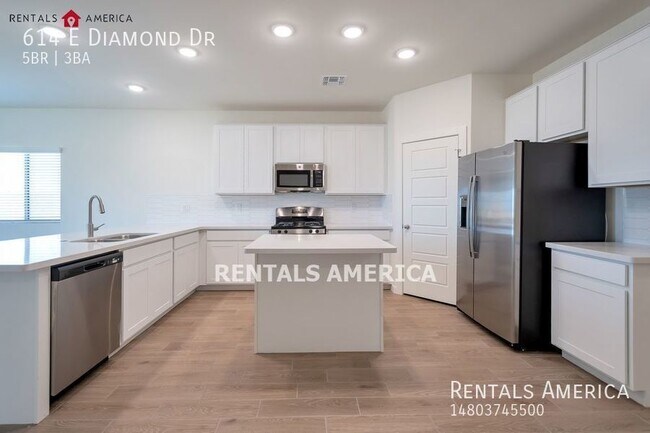 Building Photo - ***Check out move in special... see descri...