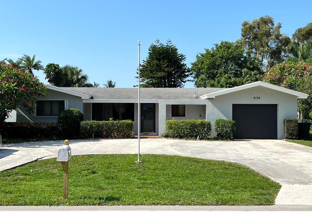 Foto principal - 4134 Holly Dr